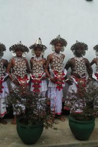 වෙස් නැටුම් කණ්ඩායම